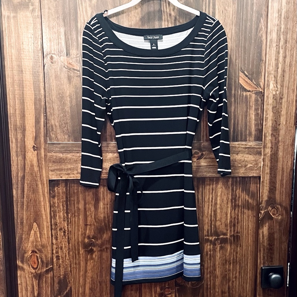 White House Black Market stretchy tunic Med. w/ satin waist tie belt. 3/4 sleeve
